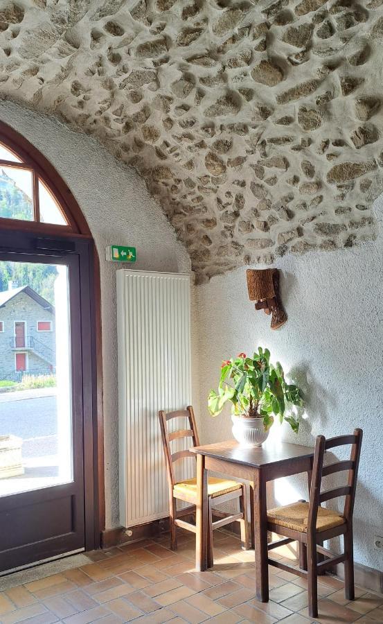 Auberge Du Glandon Saint-Colomban-des-Villards Exterior photo
